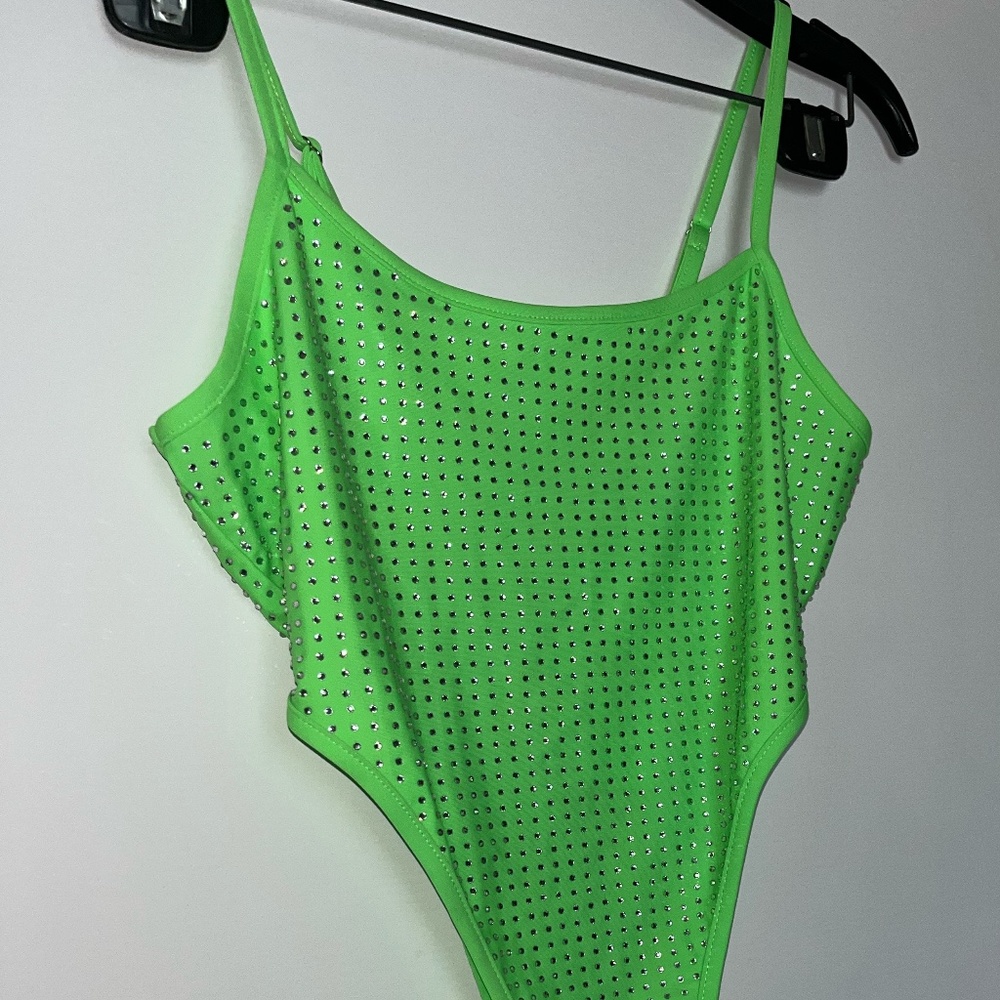 LIME GREEN RHINESTONE STUDDED SET (Top)